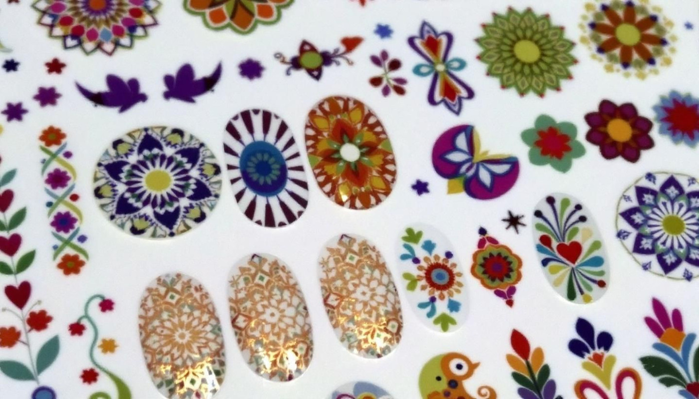 Explore The Ease And Benefits Of Using Nail Stickers For Manicures